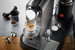 Kaffeekapseln-Set CONSCIO, 8-teilig Inhalt: Trichter, 2x Edelstahlkapseln, Kaffeemaß mit Tamper, 80 Aroma-Sticker, 2x Ersatz-Dichtungsringe, Reinigungsbürste