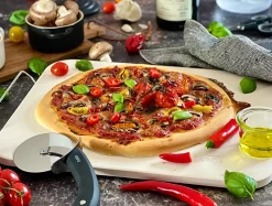 Set: Pizzastein DARIOSO mit Gestell + Pizzaschneider + Pizza-Schieber