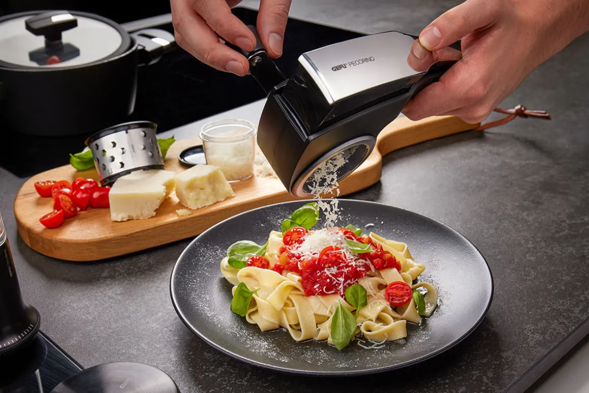 Trommelreibe PECORINO mit 3 Schneidtrommeln und Auffangbehälter